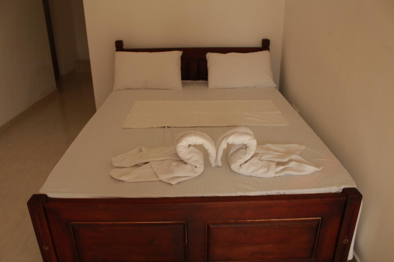 Pearl City Hotel Tissamaharama Habitación foto